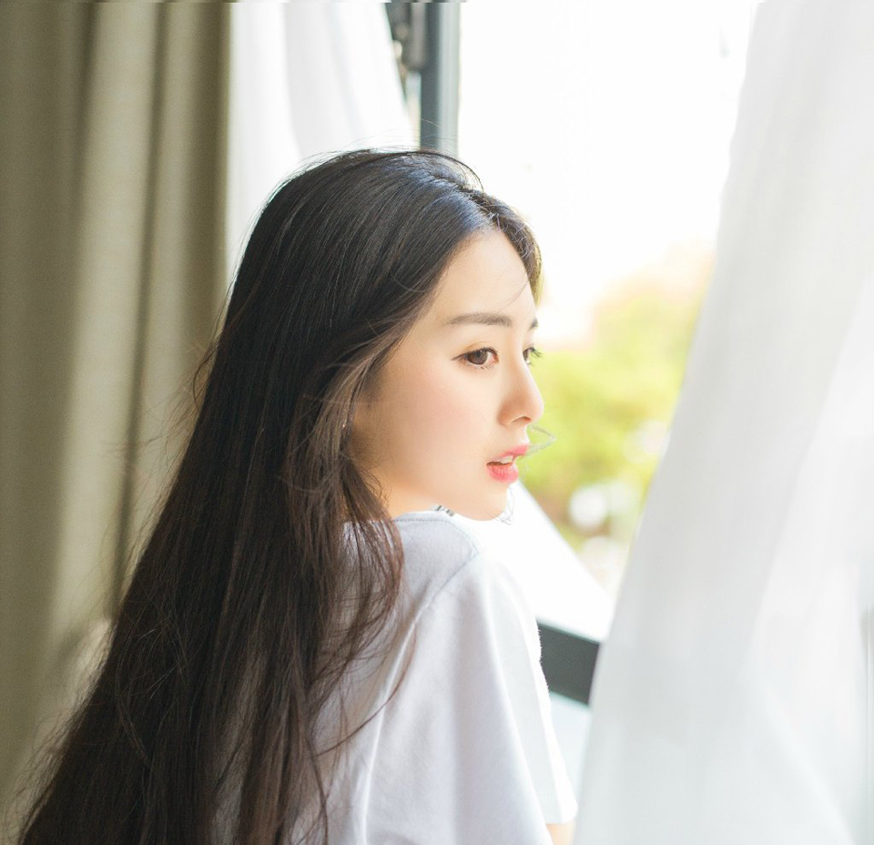 爱到底是什么东西，为什么那么辛酸那么苦痛，只要还能握住它，到死还是不肯放弃，到死也是甘心。